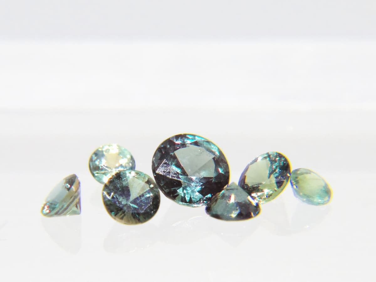 アレキサンドライトのルース各種